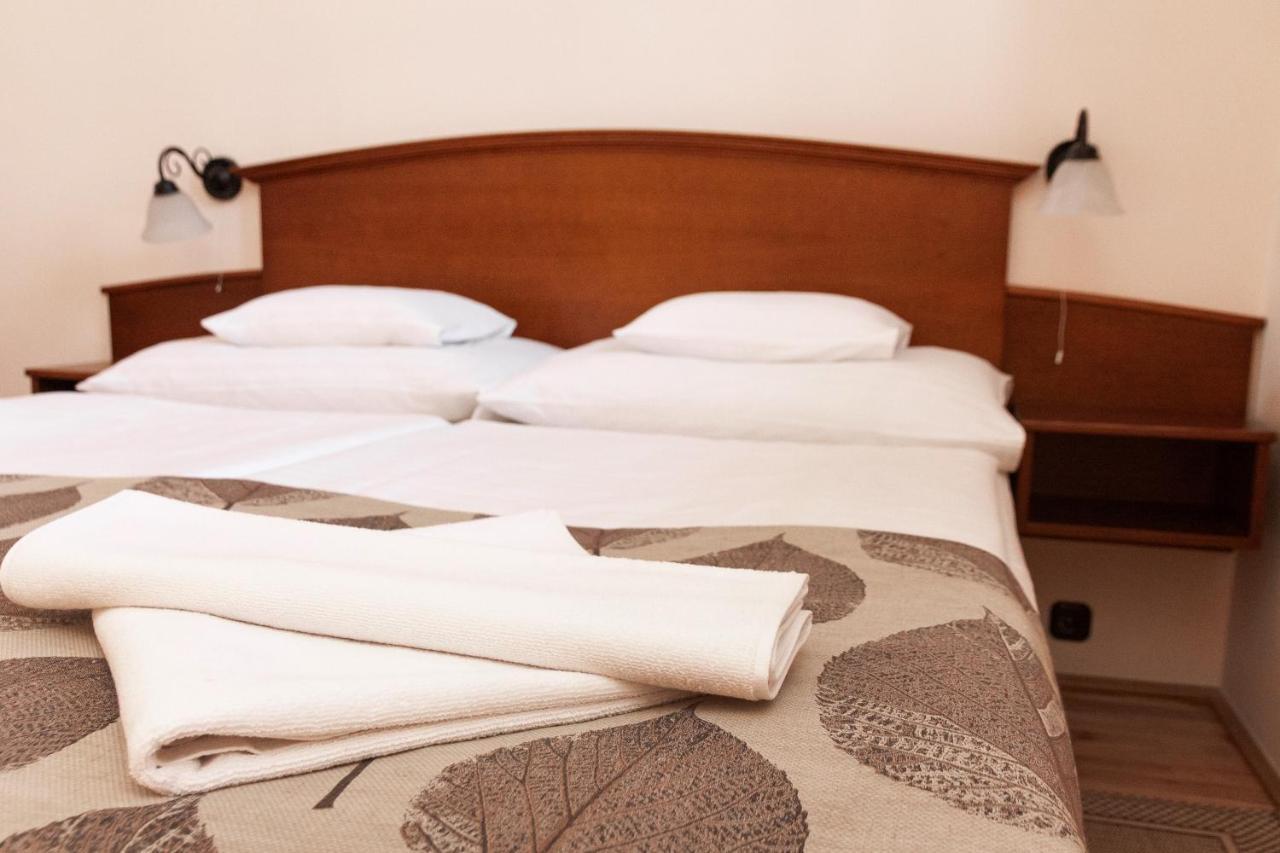 Hotel Klastrom Дьєр Екстер'єр фото