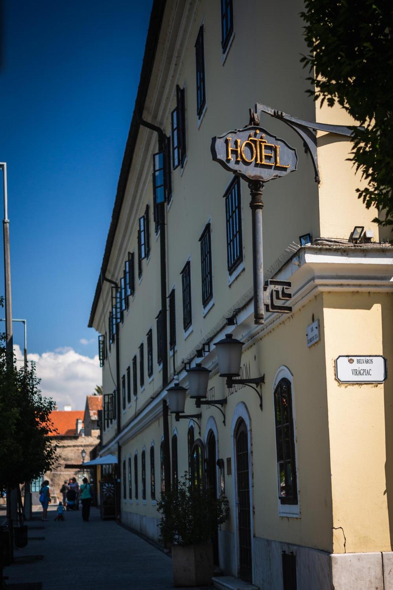 Hotel Klastrom Дьєр Екстер'єр фото