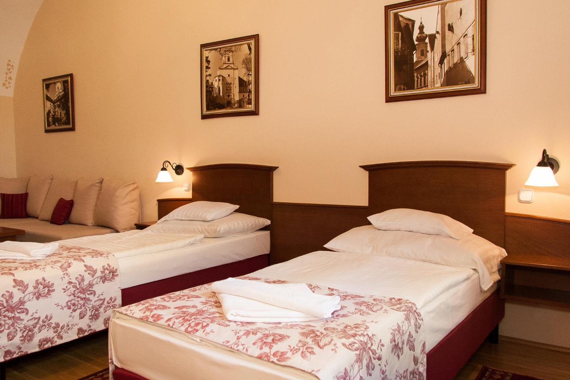 Hotel Klastrom Дьєр Екстер'єр фото