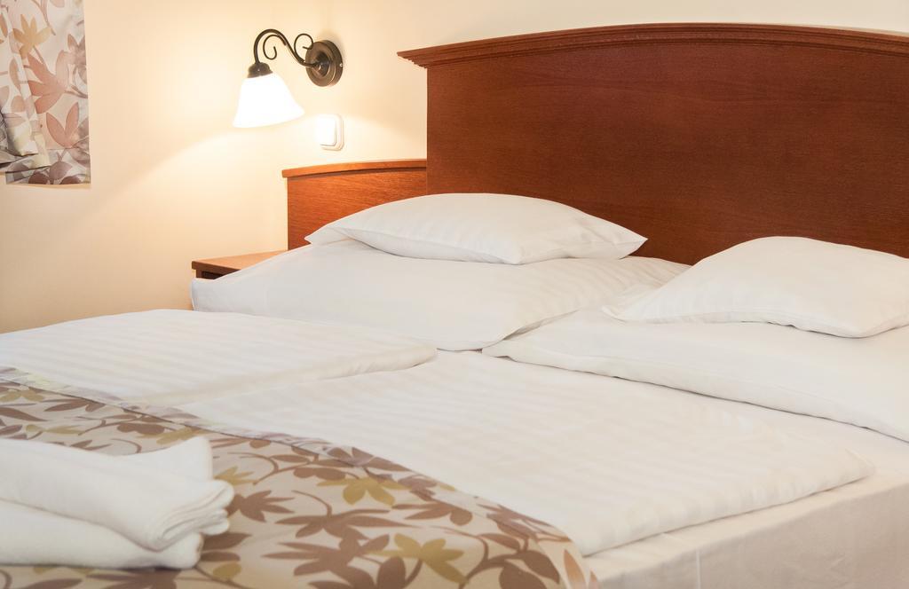Hotel Klastrom Дьєр Екстер'єр фото