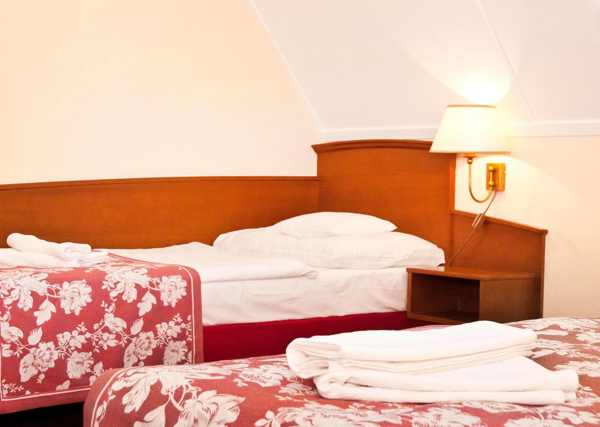 Hotel Klastrom Дьєр Екстер'єр фото